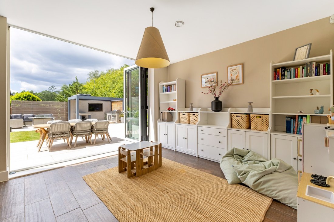House in Lyne, England 4 - 19199698
