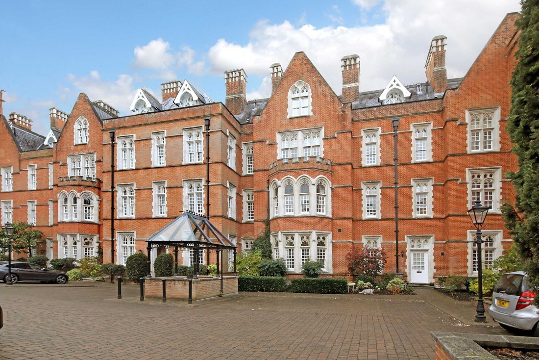 Casa en Virginia Water, Inglaterra 1 - 19199733