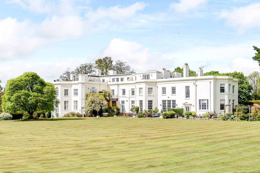 Casa en Virginia Water, Inglaterra 3 - 19199787