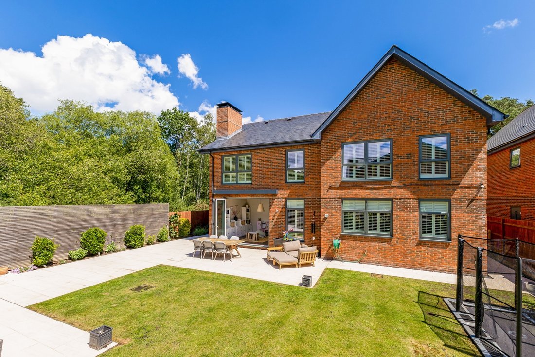 House in Lyne, England 3 - 19199698