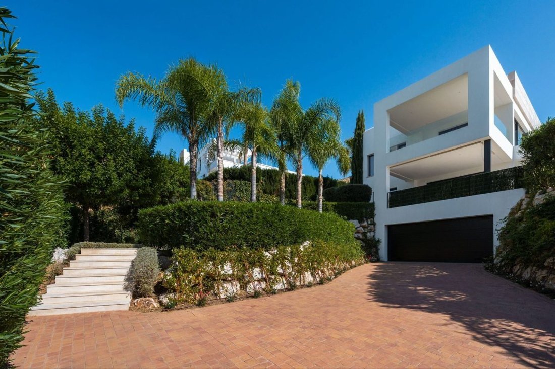 Villa in Nueva Andalucía, Marbella, Spanien 5 - 19198436