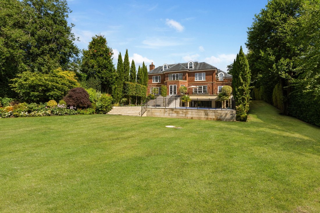 Casa en Virginia Water, Inglaterra 2 - 19199449
