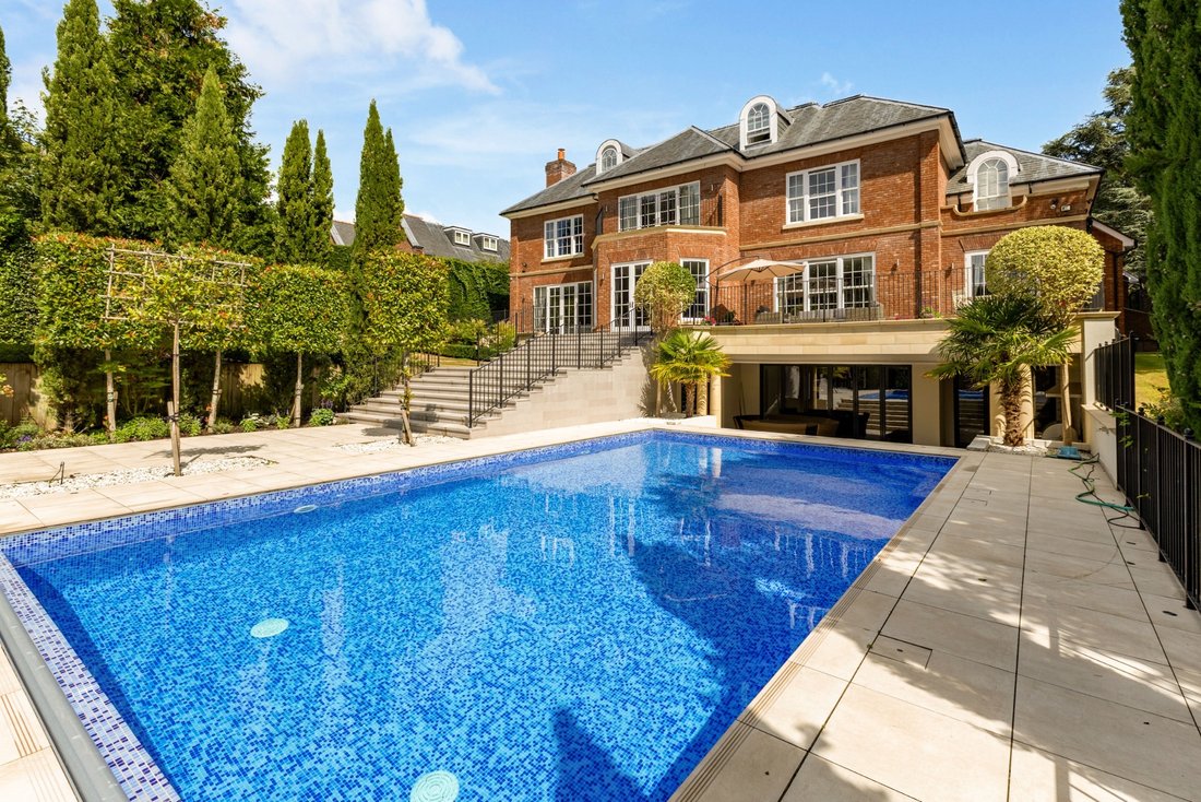 Casa en Virginia Water, Inglaterra 1 - 19199449