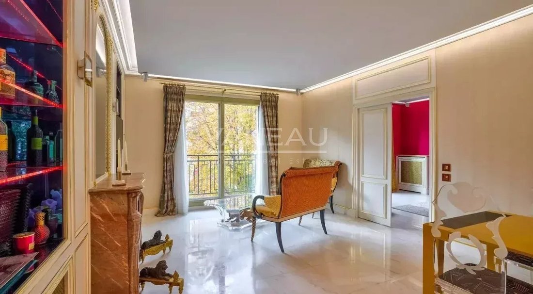Apartment in Triangle d'Or, Paris 8e Arrondissement, Paris 2 - 19199478