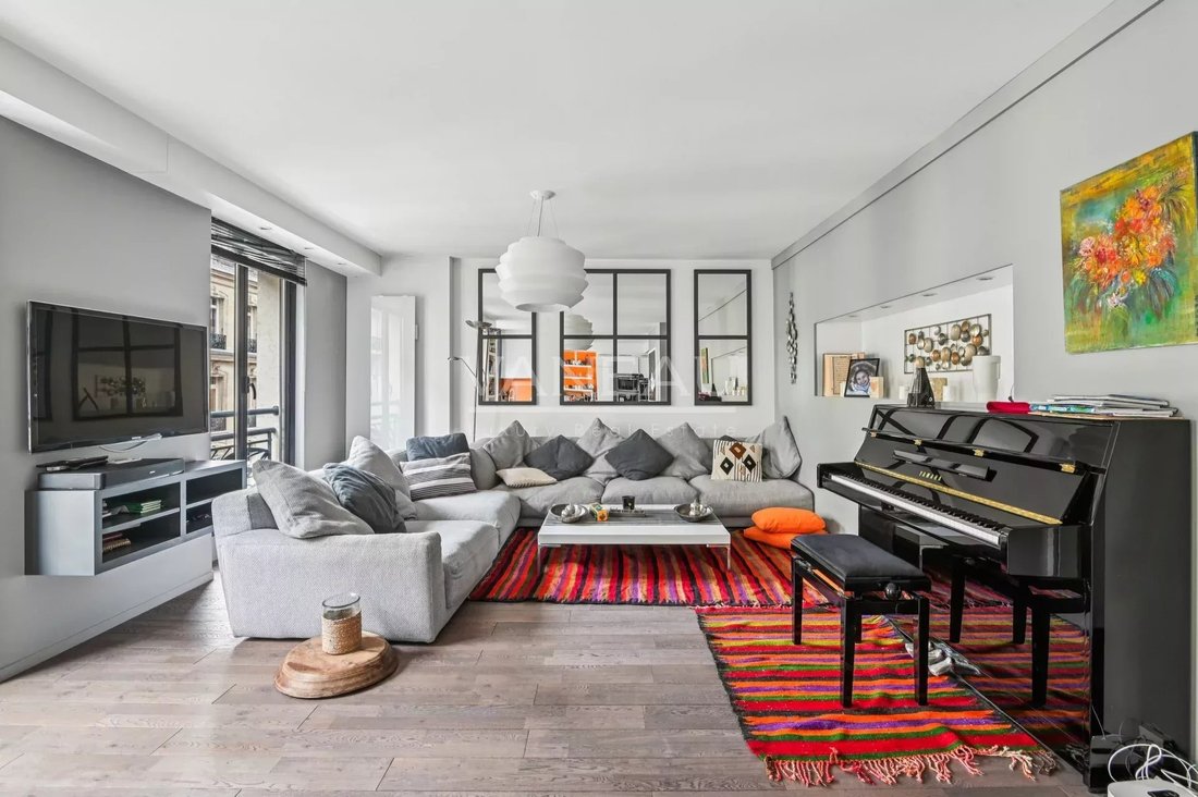 Apartment in Triangle d'Or, Paris 8e Arrondissement, Paris 3 - 19199512