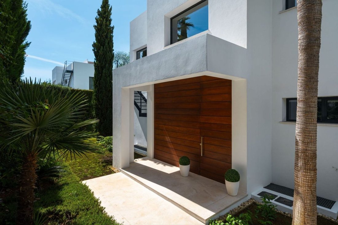 Villa in Nueva Andalucía, Marbella, Spanien 4 - 19198436