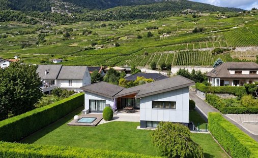 Villa in Bezirk Sitten, Wallis, Schweiz 1