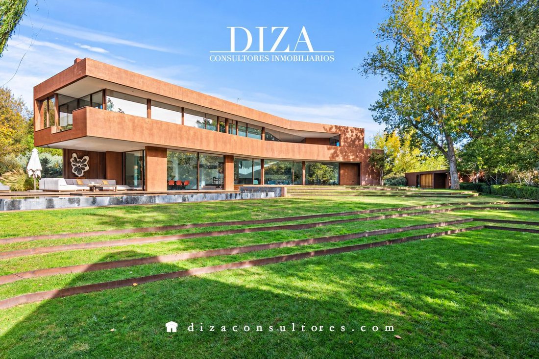 Villa in Boadilla del Monte, Comunidad de Madrid, Spain 2 - 19199191