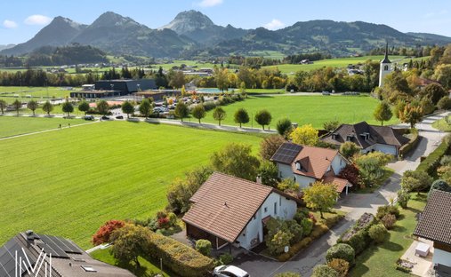 Haus in Broc, Kanton Freiburg, Schweiz 1