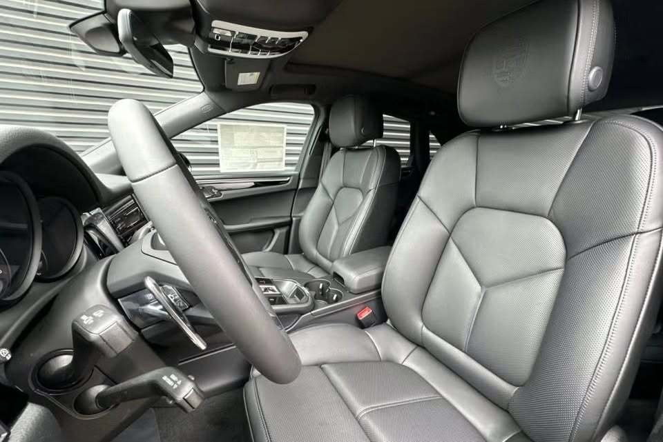 Suv in San Luis Obispo, CA, United States 5 - 19200600