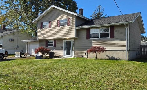House in Port Jefferson Station, New York, United States 1