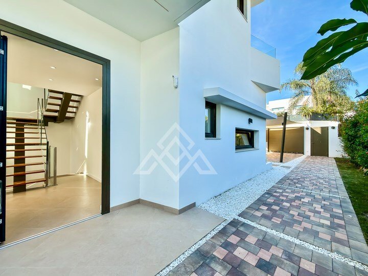 Villa en Estepona, Andalucía, España 2 - 19199637