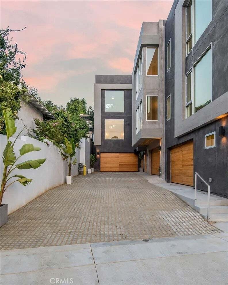 Los Angeles, California, United States 2 - 19201539