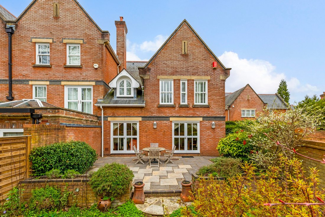 Haus in Virginia Water, England 2 - 19199827