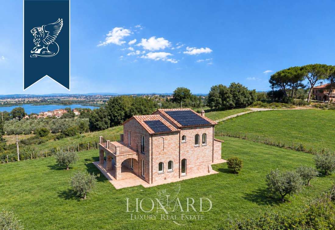 Villa in Castiglione del Lago, Umbria, Italy 2 - 19202349