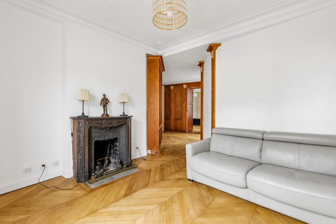 Apartment in Elysées-Madeleine, Paris 8e Arrondissement, Paris 5 - 19202397
