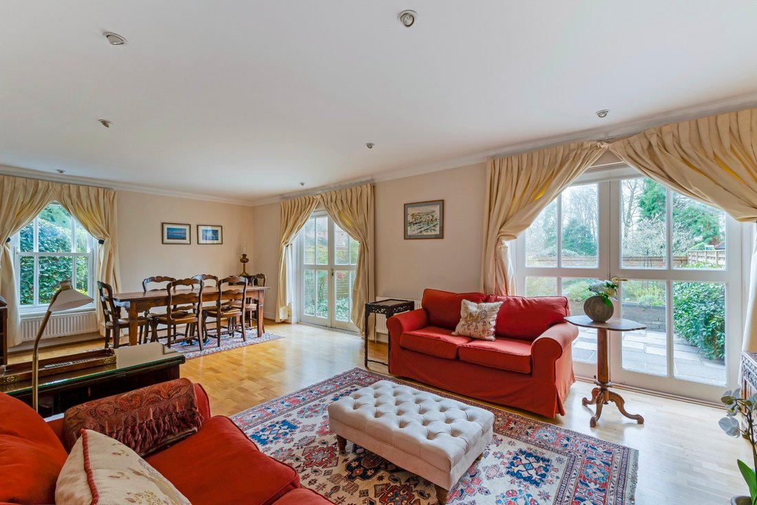 Haus in Virginia Water, England 4 - 19199827