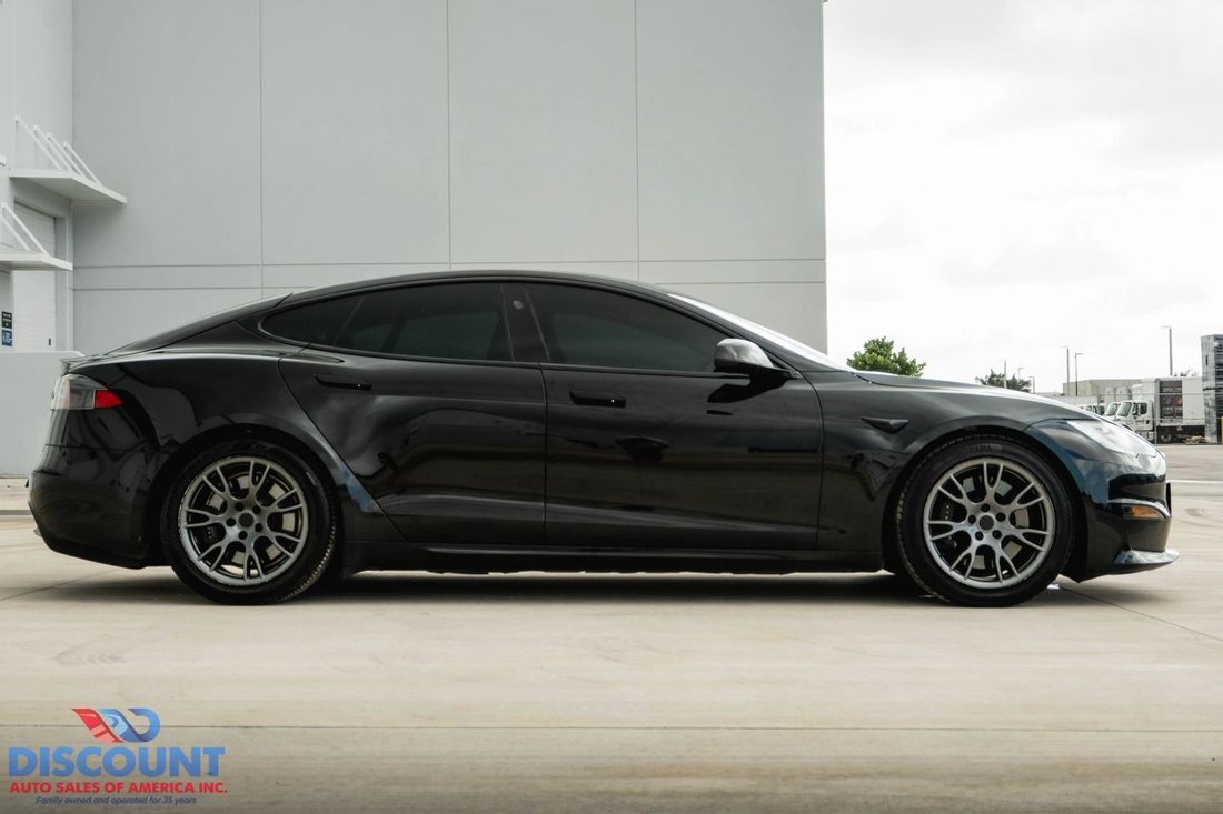 Sedan in Opa Locka, FL, United States 5 - 19202799