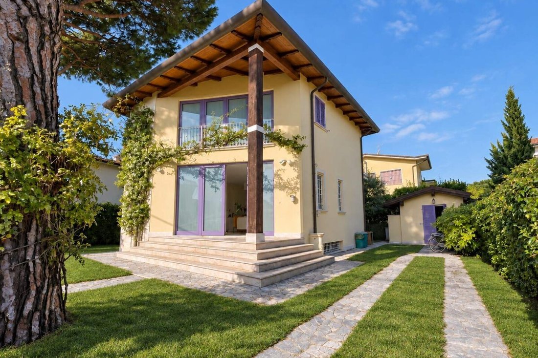 Villa in Pietrasanta, Tuscany, Italy 1 - 19201196