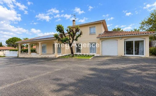 House in Centre Ville, Blanquefort, France 1