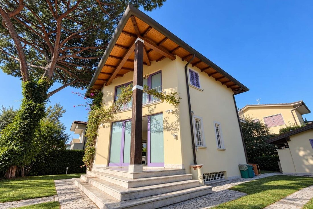 Villa in Pietrasanta, Tuscany, Italy 3 - 19201196