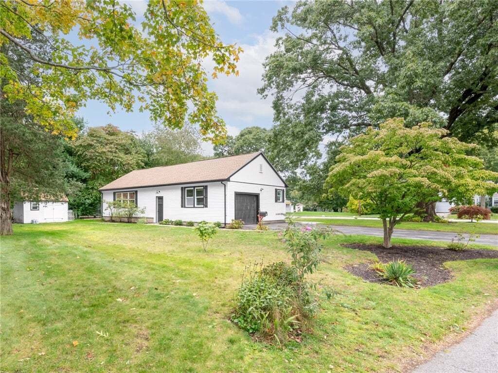 House in Warwick, Rhode Island, United States 2 - 19200651
