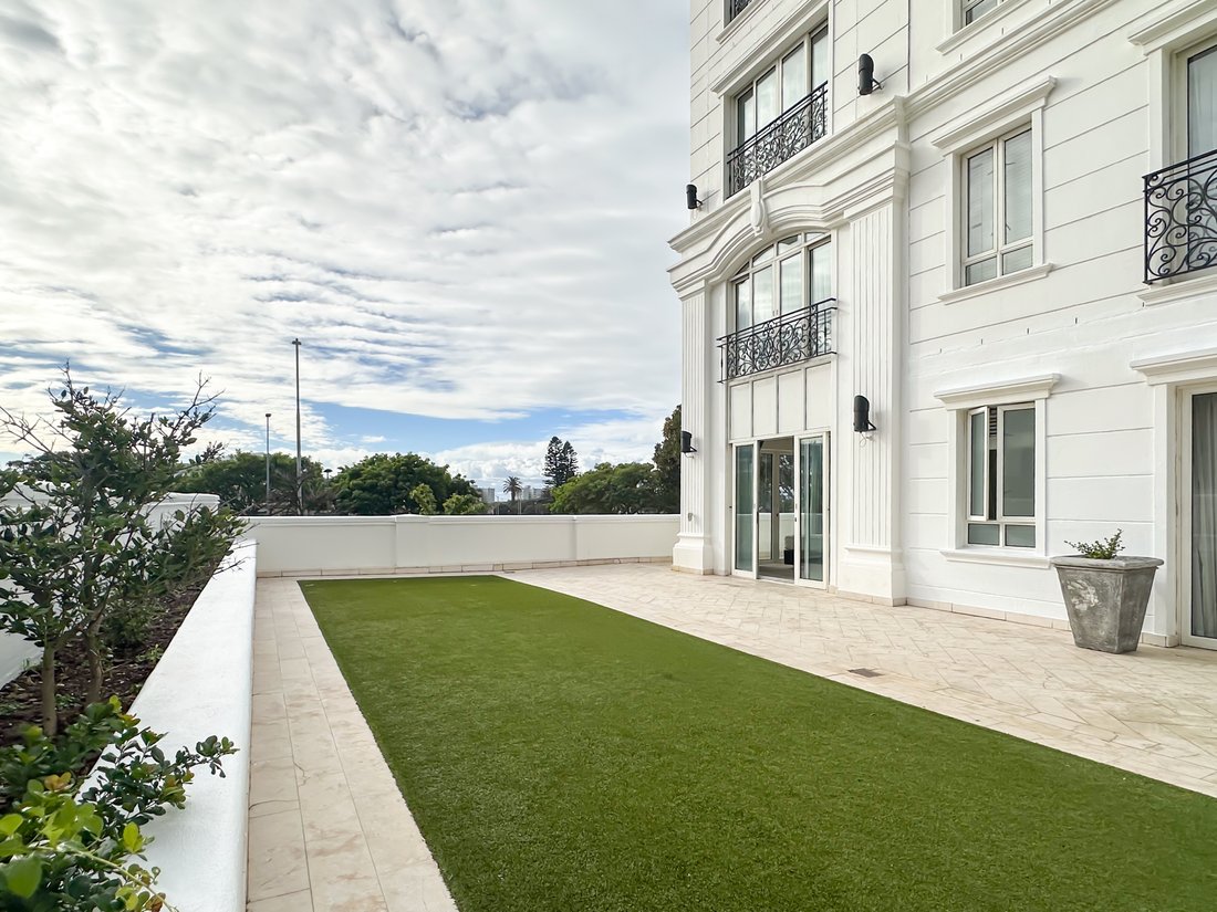 Apartment in Three Anchor Bay, Atlantic Seaboard, Cape Town 2 - 19202936