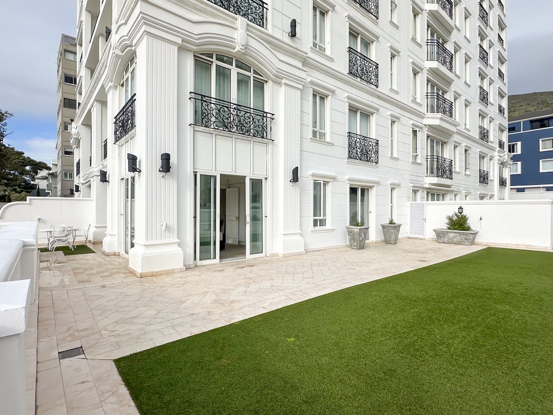 Apartment in Three Anchor Bay, Atlantic Seaboard, Cape Town 1 - 19202936