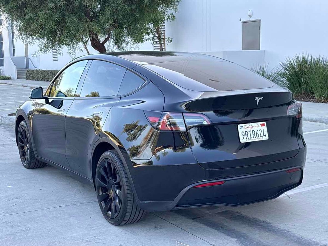 Suv in Rialto, CA, United States 5 - 19204336