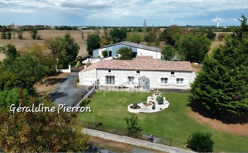 Casa a Saint-Jean-de-Liversay, Nuova Aquitania, Francia 1