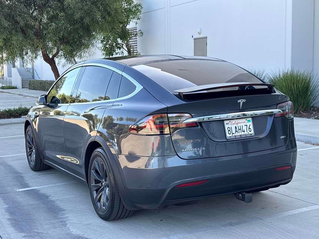 Suv in Rialto, CA, United States 5 - 19204344