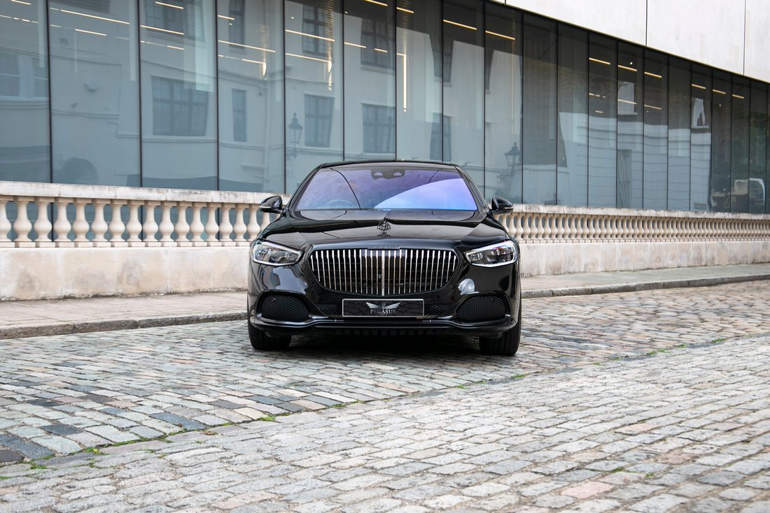2023 Mercedes-Benz Maybach S580 rwd in London, United Kingdom 5 - 19205497