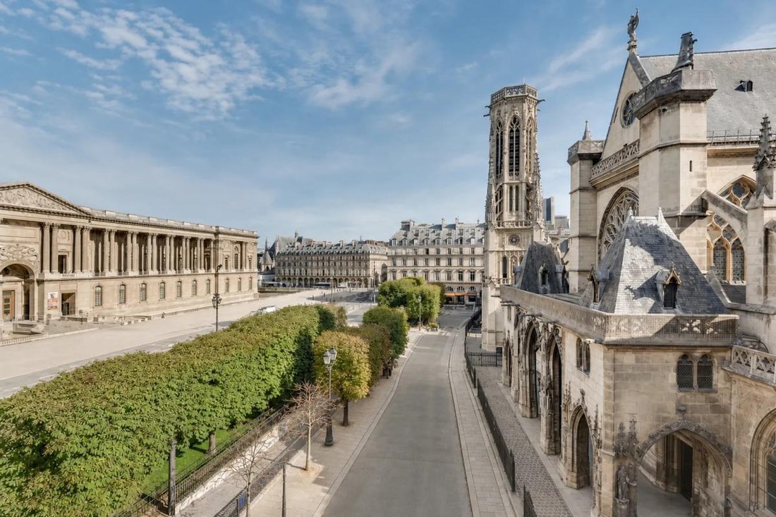 Apartment in Saint Germain l'Auxerrois, Paris 1er Arrondissement, Paris 4 - 19208141