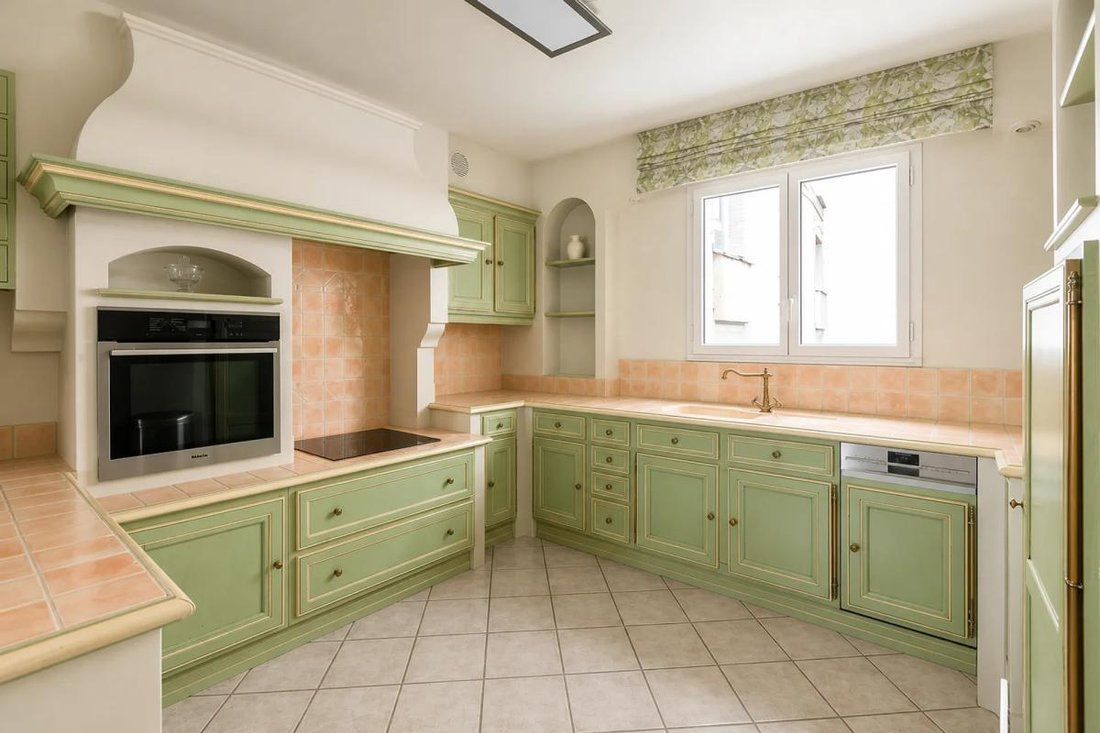 Apartment in Muette Sud, Paris 16e Arrondissement, Paris 2 - 19208873