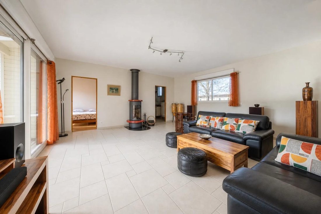 Casa en Cubzac-les-Ponts, Nueva Aquitania, Francia 3 - 19208826