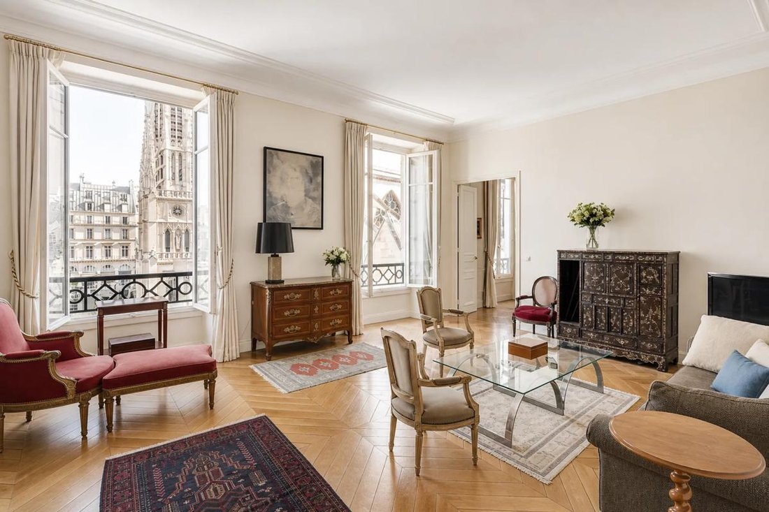 Apartment in Saint Germain l'Auxerrois, Paris 1er Arrondissement, Paris 5 - 19208141