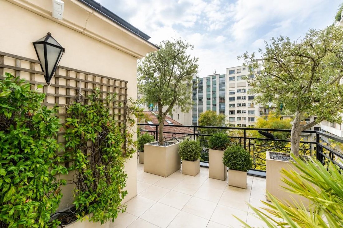 Apartment in Muette Sud, Paris 16e Arrondissement, Paris 4 - 19208873