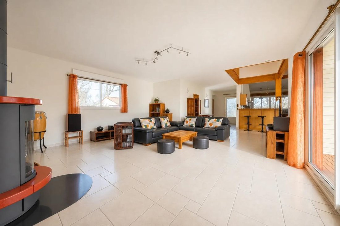 Casa en Cubzac-les-Ponts, Nueva Aquitania, Francia 1 - 19208826