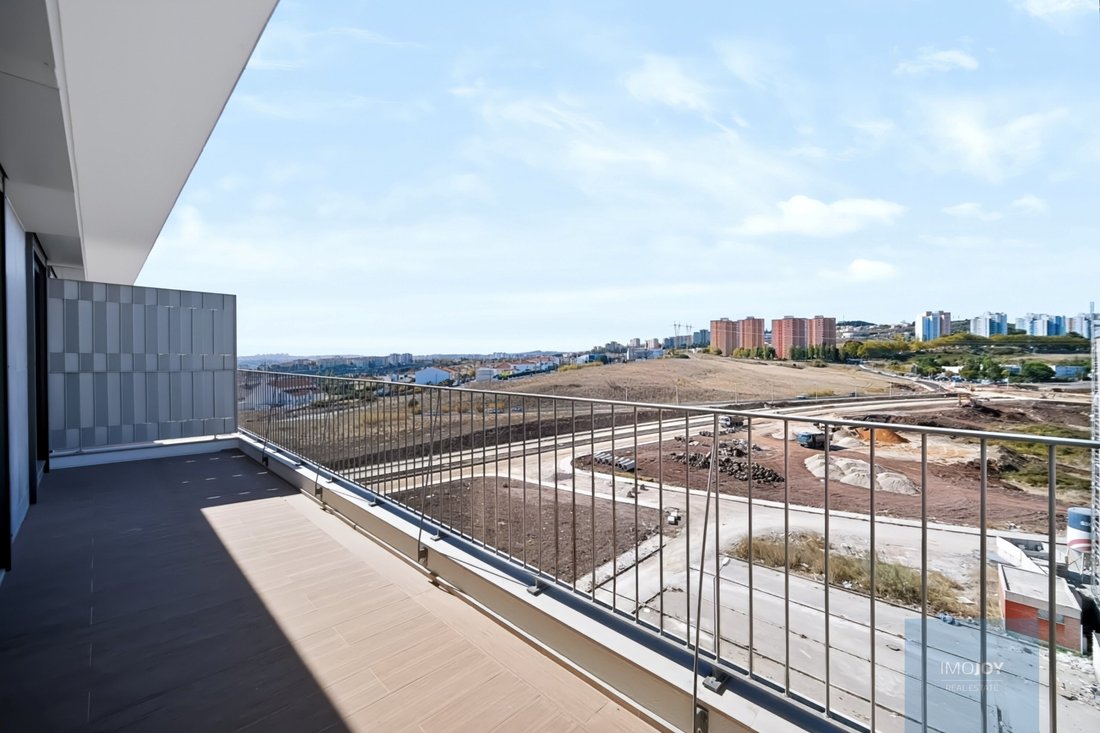 Apartamento en Santo António dos Cavaleiros, Distrito de Lisboa, Portugal 2 - 19207204