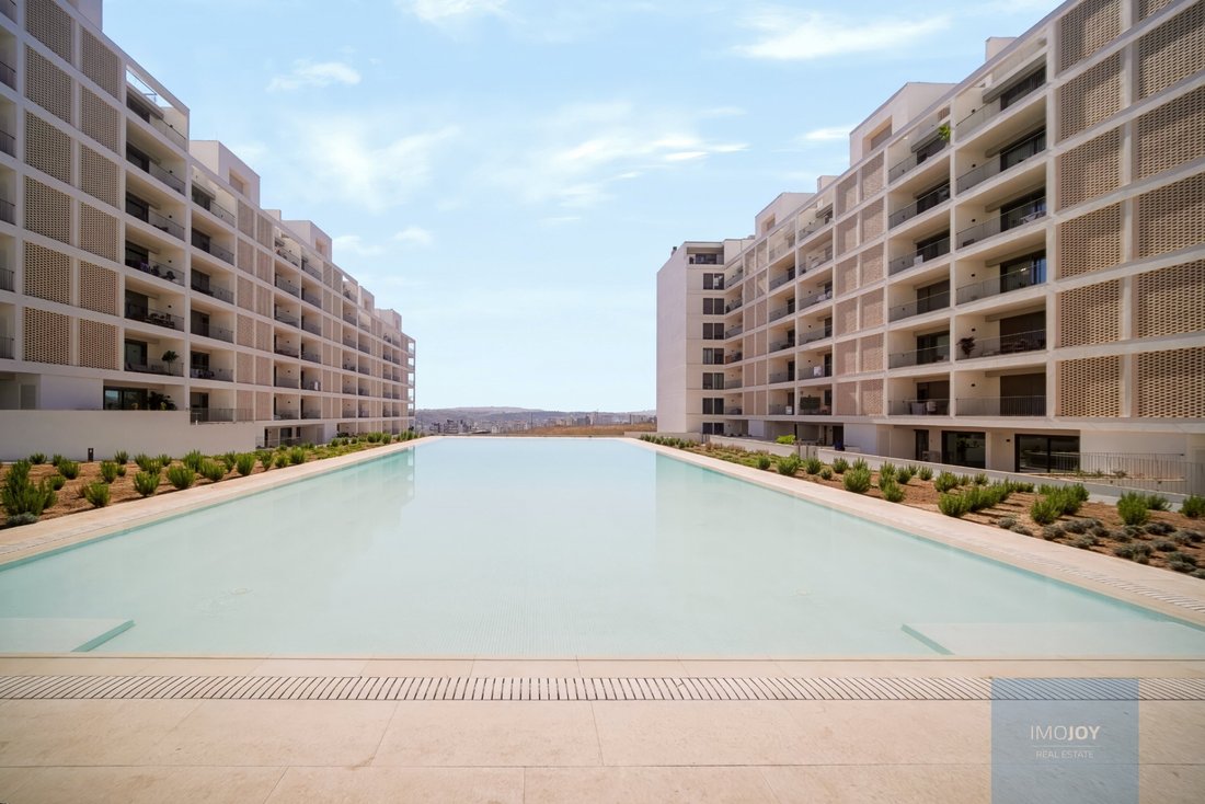 Apartamento en Santo António dos Cavaleiros, Distrito de Lisboa, Portugal 1 - 19207204