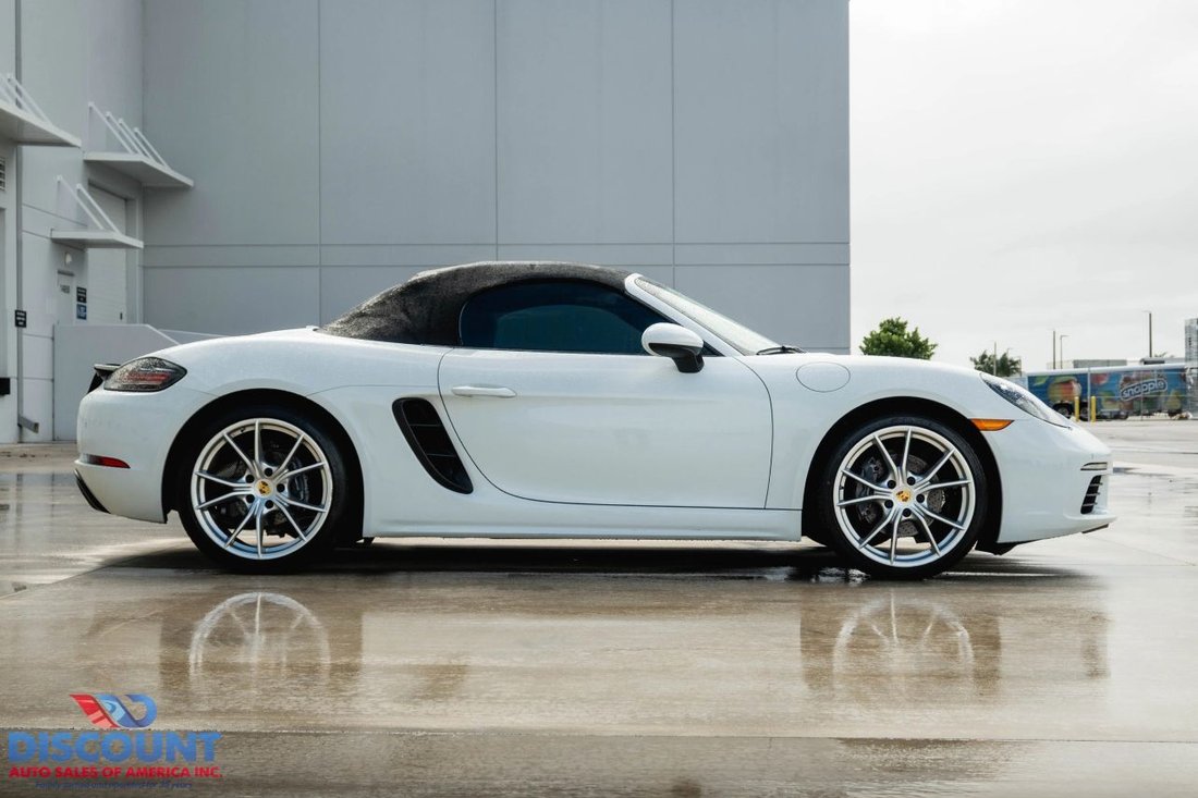 Cabriolet in Opa Locka, FL, United States 5 - 19211462