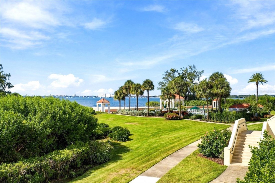 Condo in St. Petersburg, Florida, United States 5 - 19211074