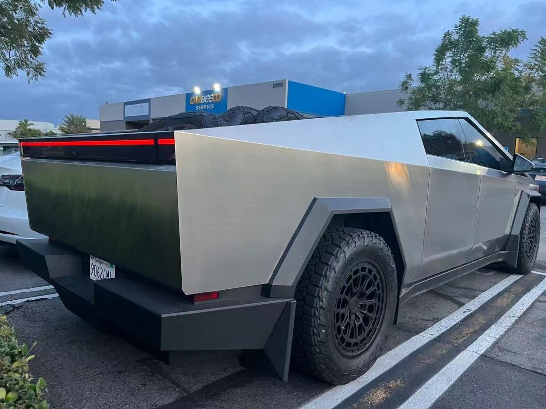 Pickup in Costa Mesa, CA, United States 2 - 19211301