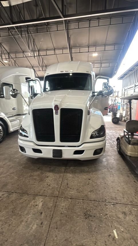 2021 Kenworth T600 T680 Aerodynamic in Miami, FL, United States 1 - 19213479