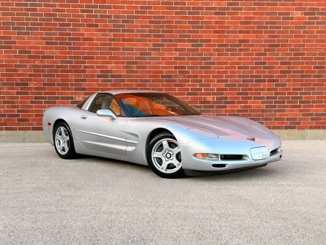 Coupe in Crystal Lake, IL, United States 3 - 19213517