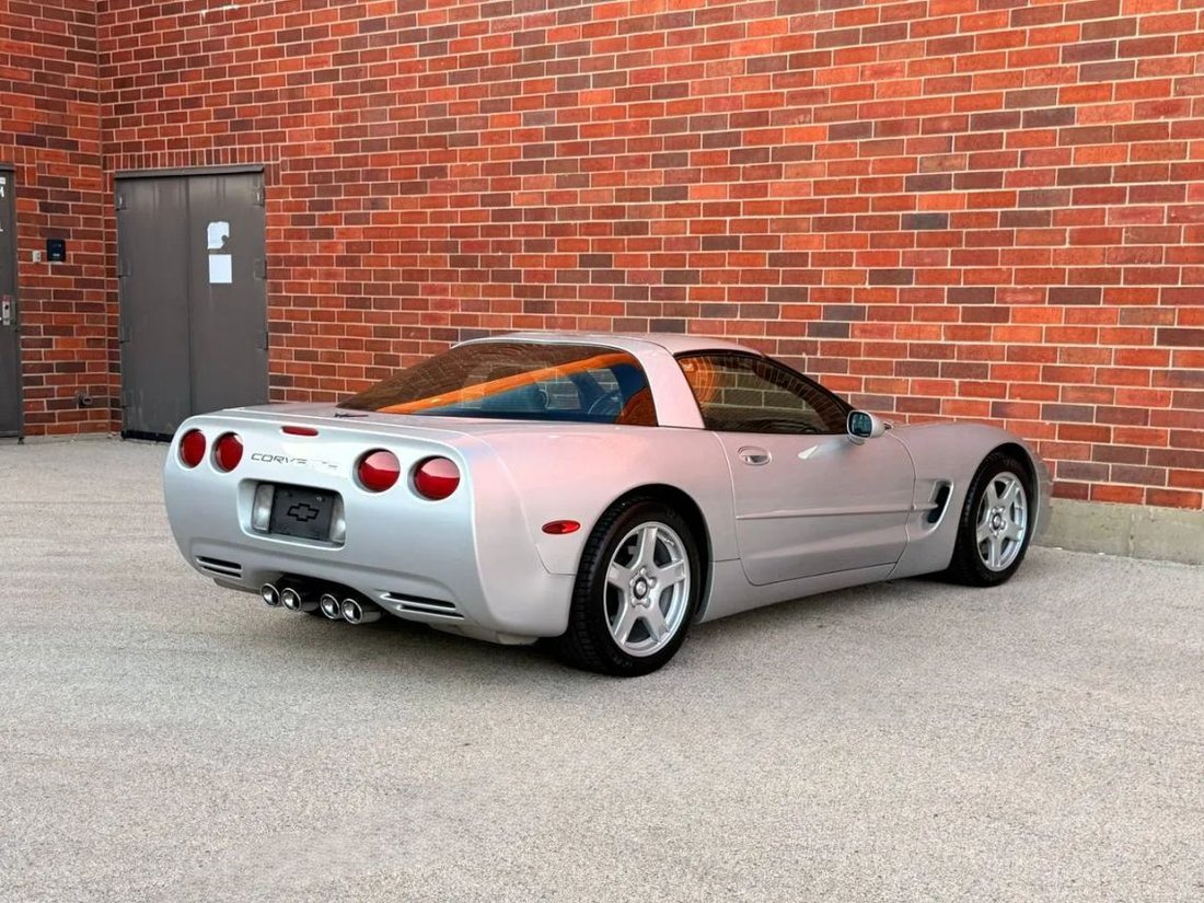 Coupe in Crystal Lake, IL, United States 5 - 19213517