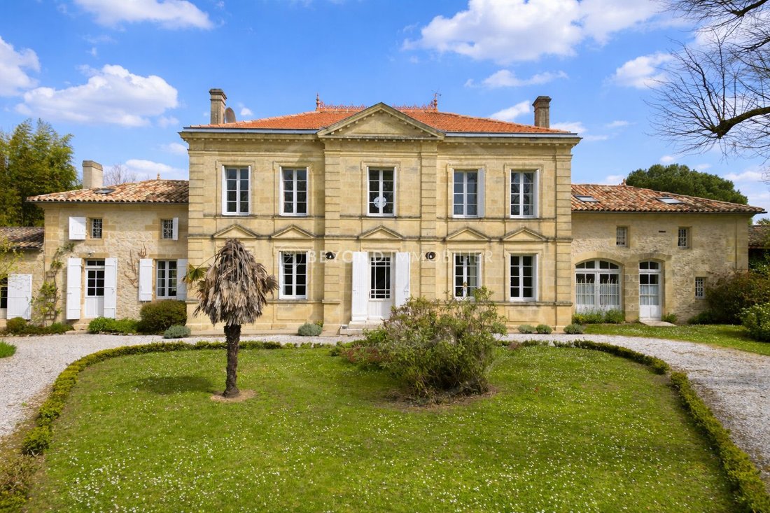 Villa in Pujols, Nouvelle-Aquitaine, France 1 - 19222530