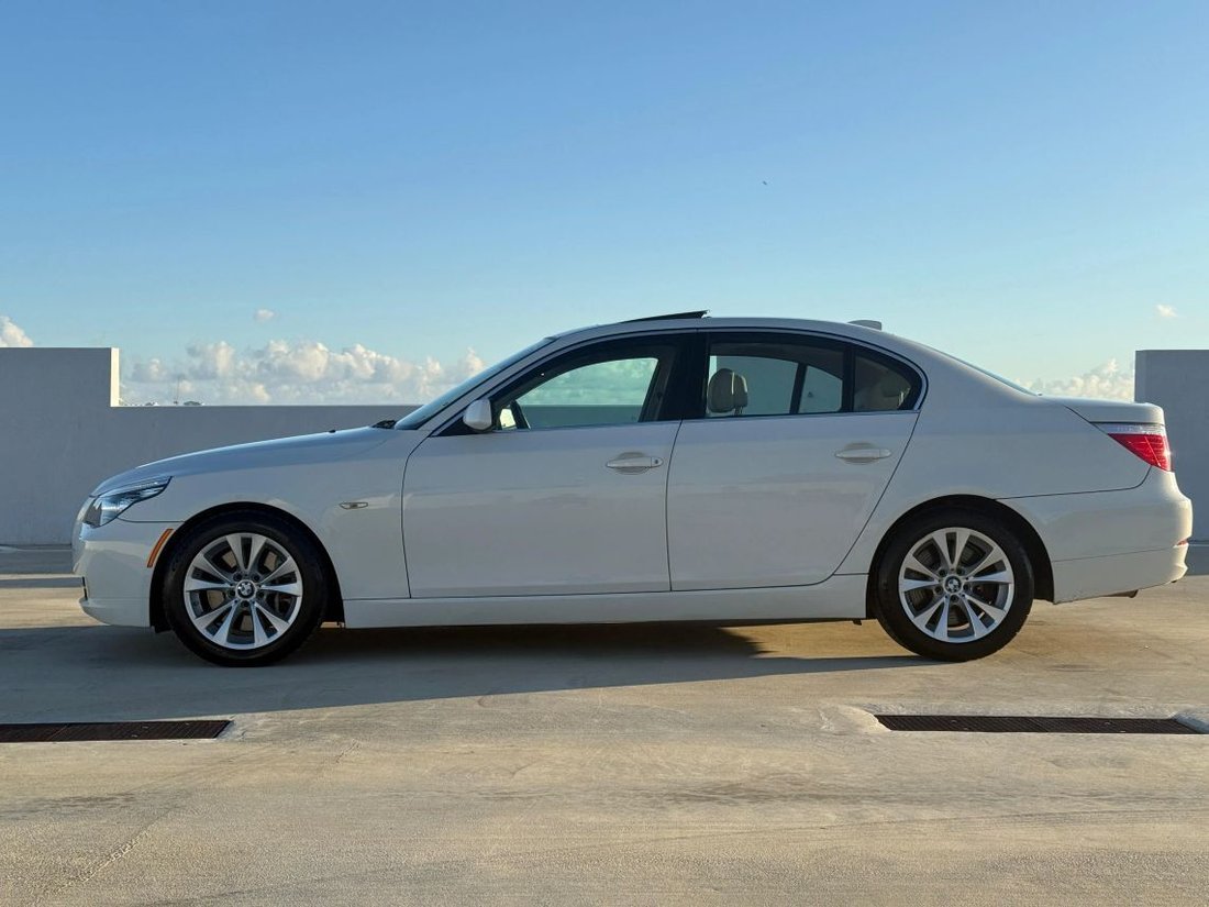 Sedan in Pompano Beach, FL, United States 4 - 19218967
