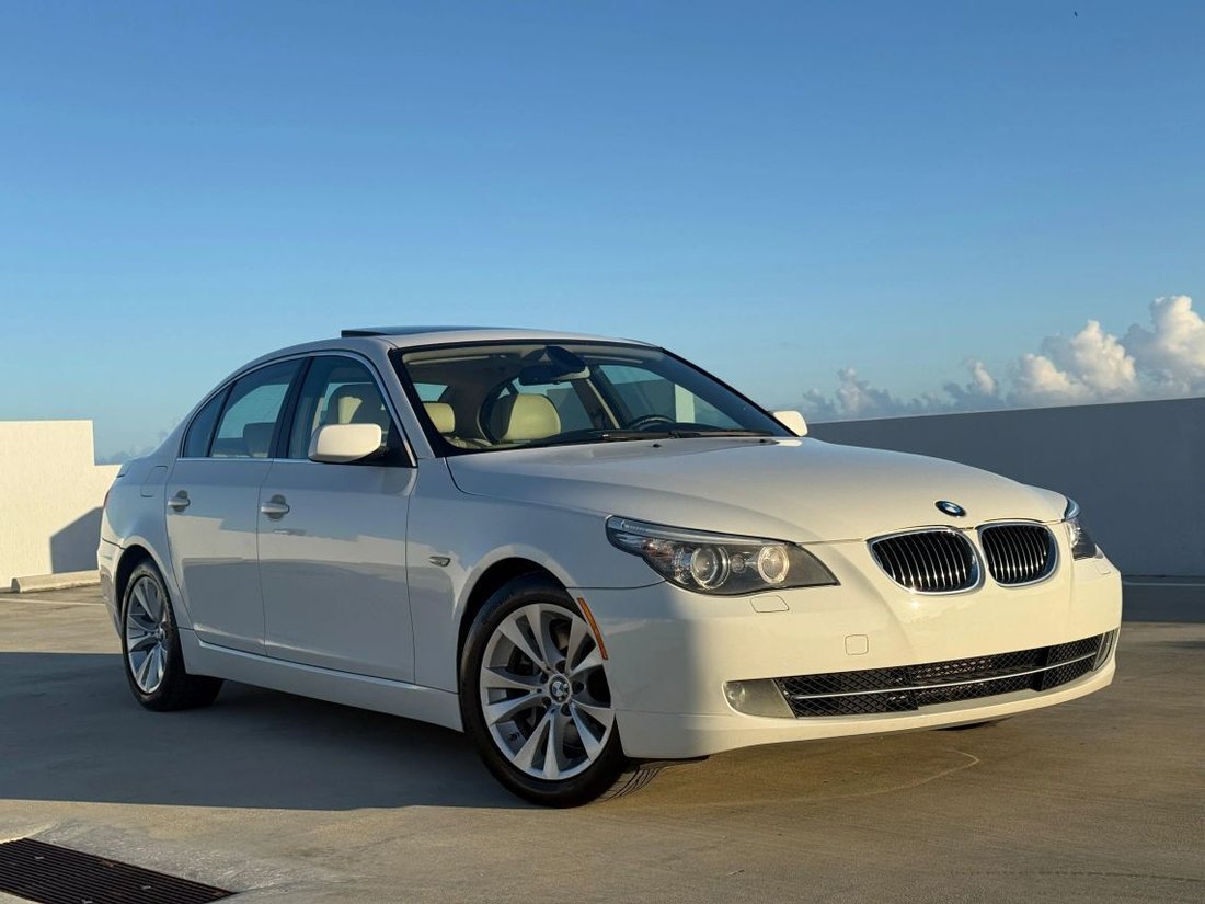 Sedan in Pompano Beach, FL, United States 3 - 19218967